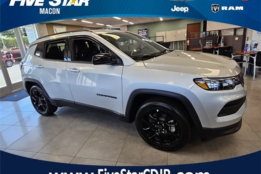 2026 Jeep Compass Latitude photo 1