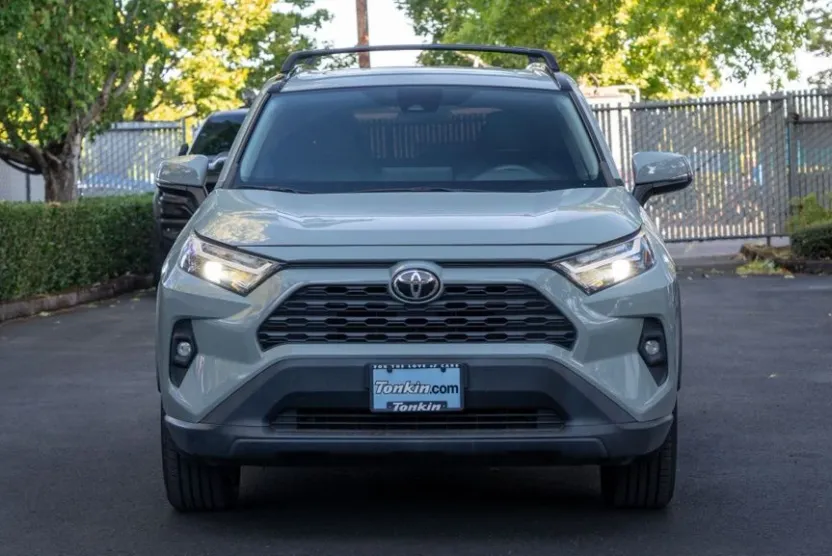 2022 Toyota RAV4 XLE Premium photo 1
