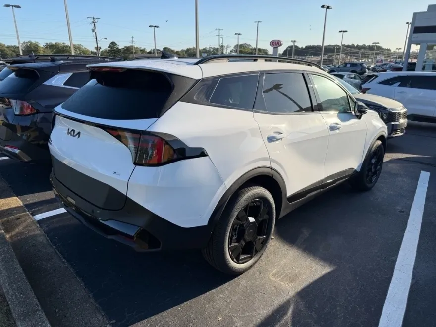 2026 Kia Sportage X-Line photo 1