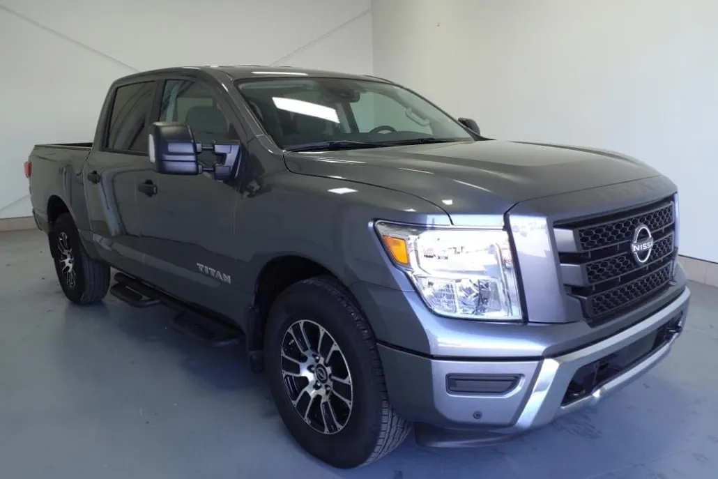 2024 Nissan Titan SV photo 1