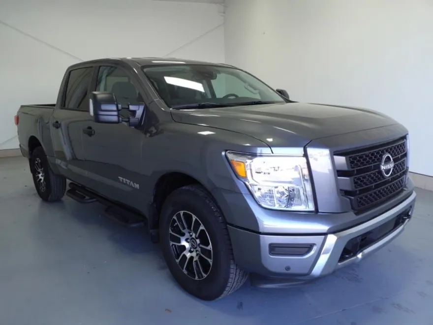 2024 Nissan Titan SV photo 1