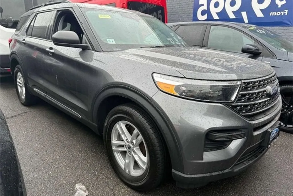 2022 Ford Explorer XLT photo 1