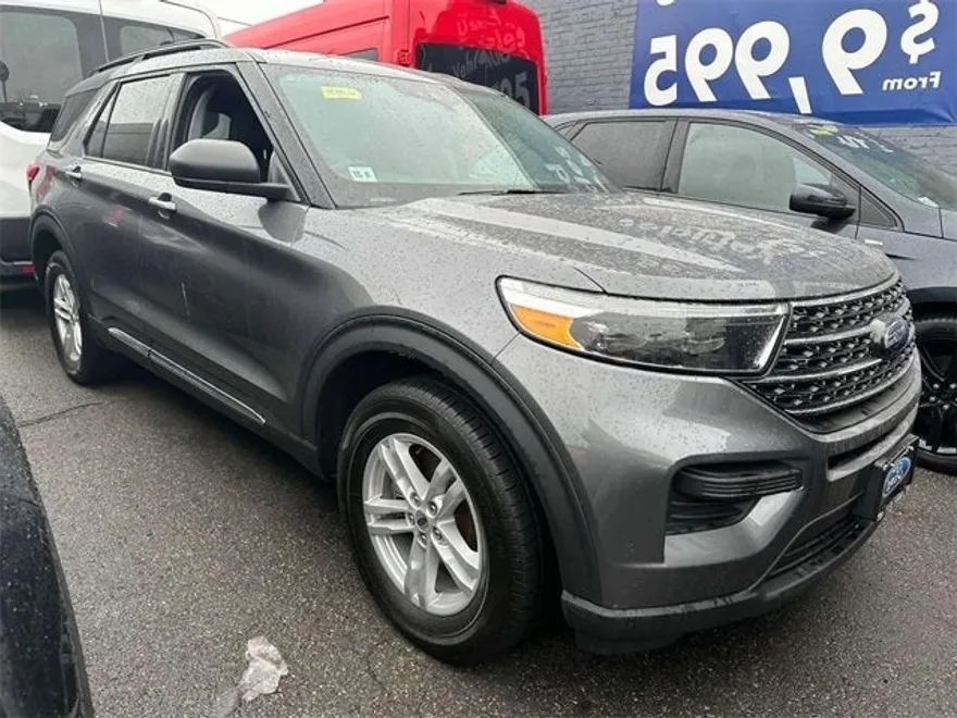 2022 Ford Explorer XLT photo 1