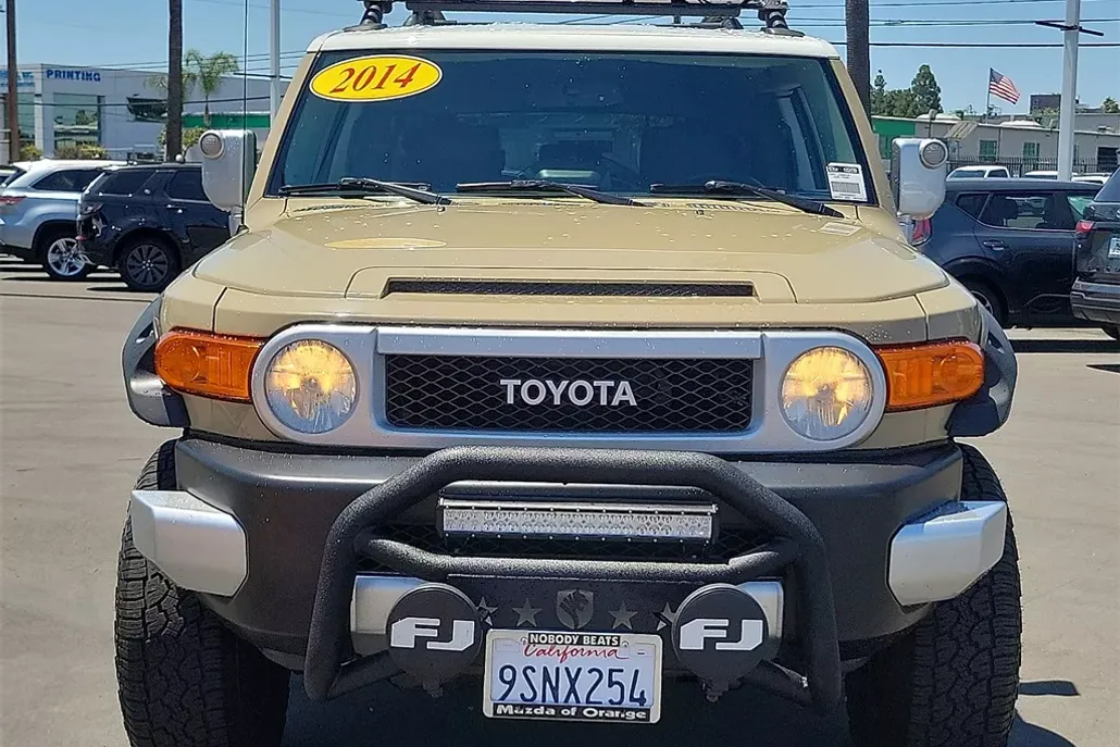 2014 Toyota FJ Cruiser Base photo 1
