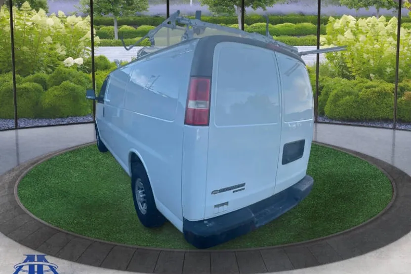2016 Chevrolet Express 3500 Cargo Van photo 1