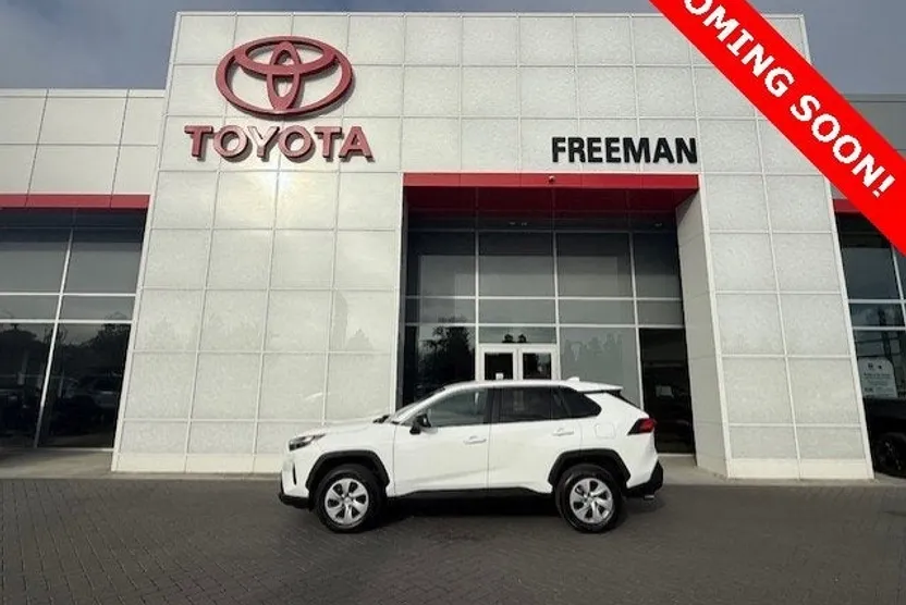 2024 Toyota RAV4 LE photo 1