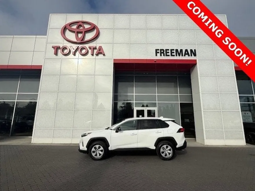2024 Toyota RAV4 LE photo 1