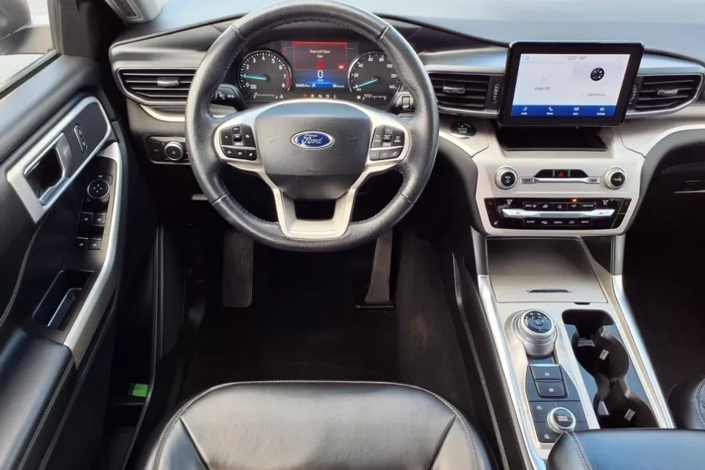 2021 Ford Explorer XLT photo 1