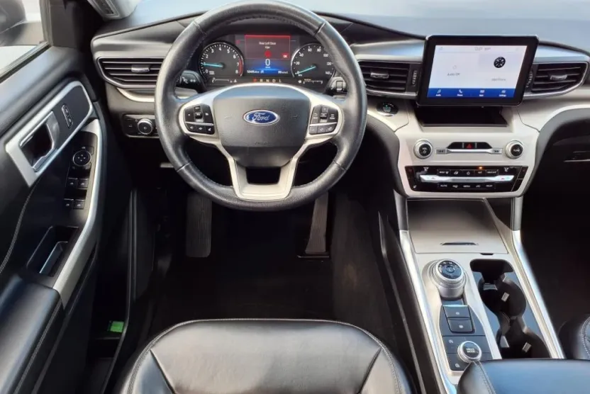 2021 Ford Explorer XLT photo 1