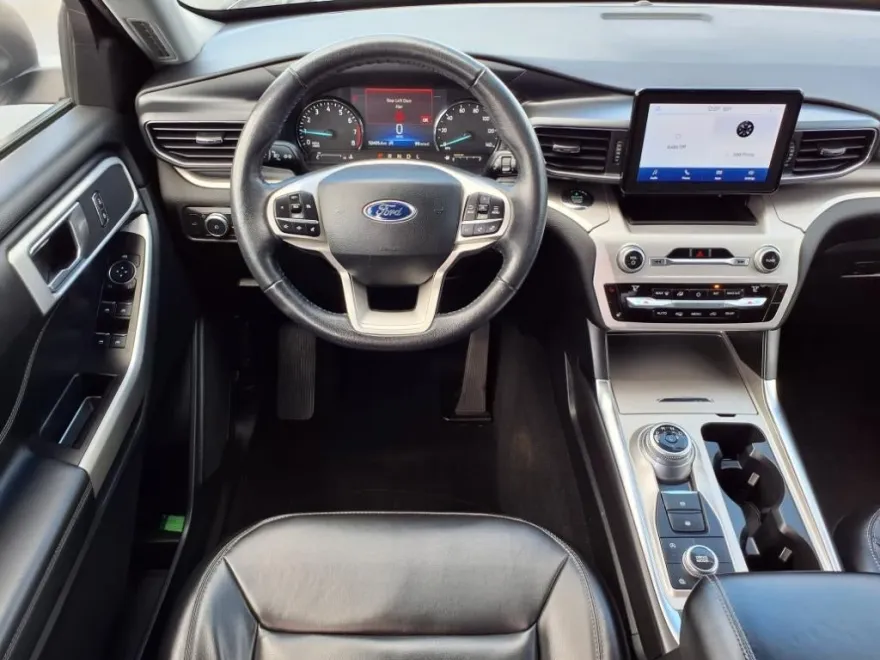 2021 Ford Explorer XLT photo 1