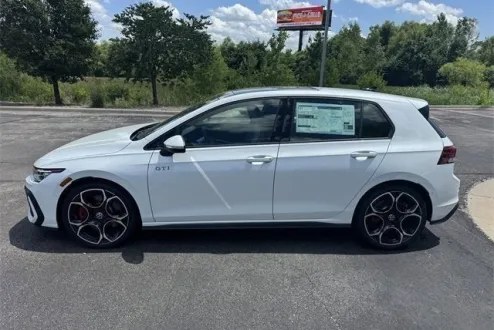 2025 Volkswagen Golf GTI Autobahn photo 2