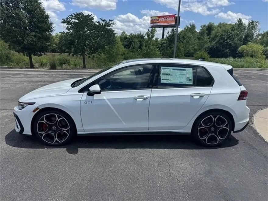 2025 Volkswagen Golf GTI Autobahn photo 2
