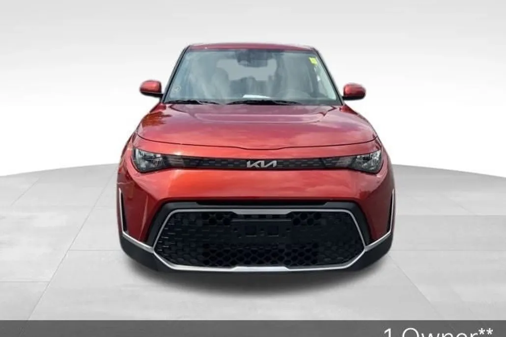2024 Kia Soul LX photo 1
