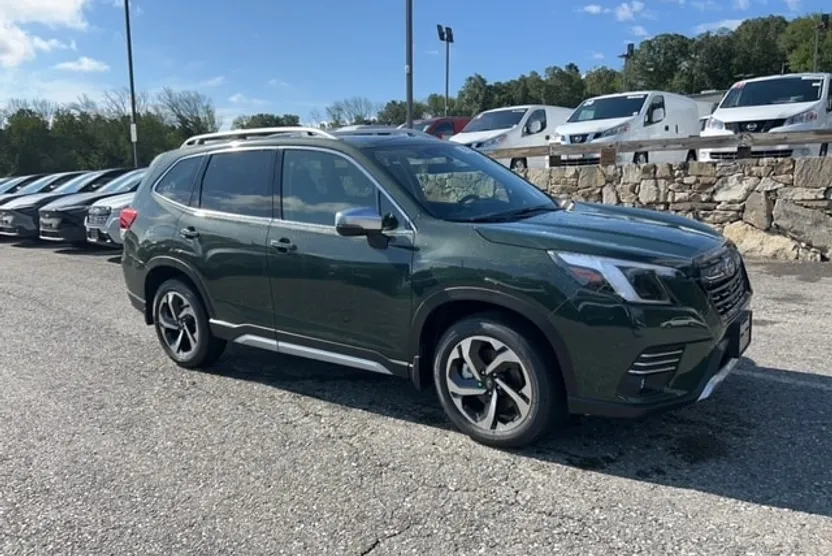 2023 Subaru Forester Touring photo 1
