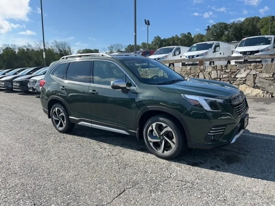 2023 Subaru Forester Touring photo 1
