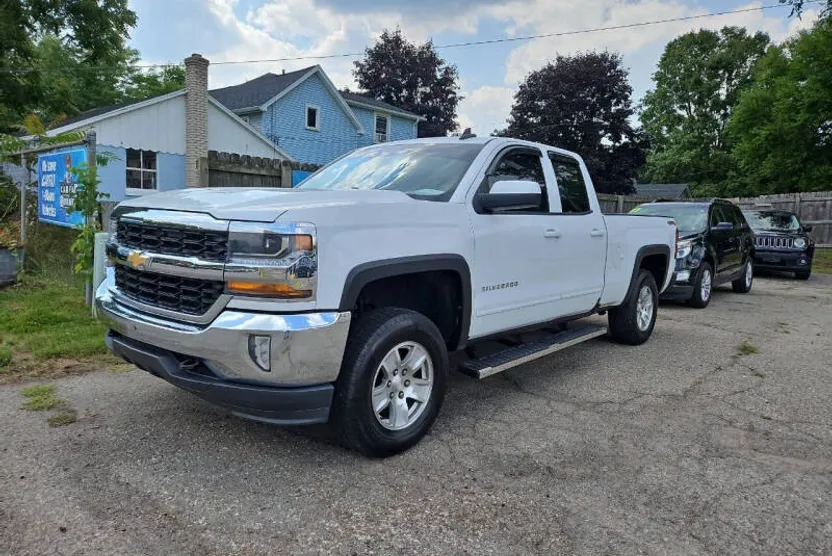 2016 Chevrolet Silverado 1500 LT photo 1