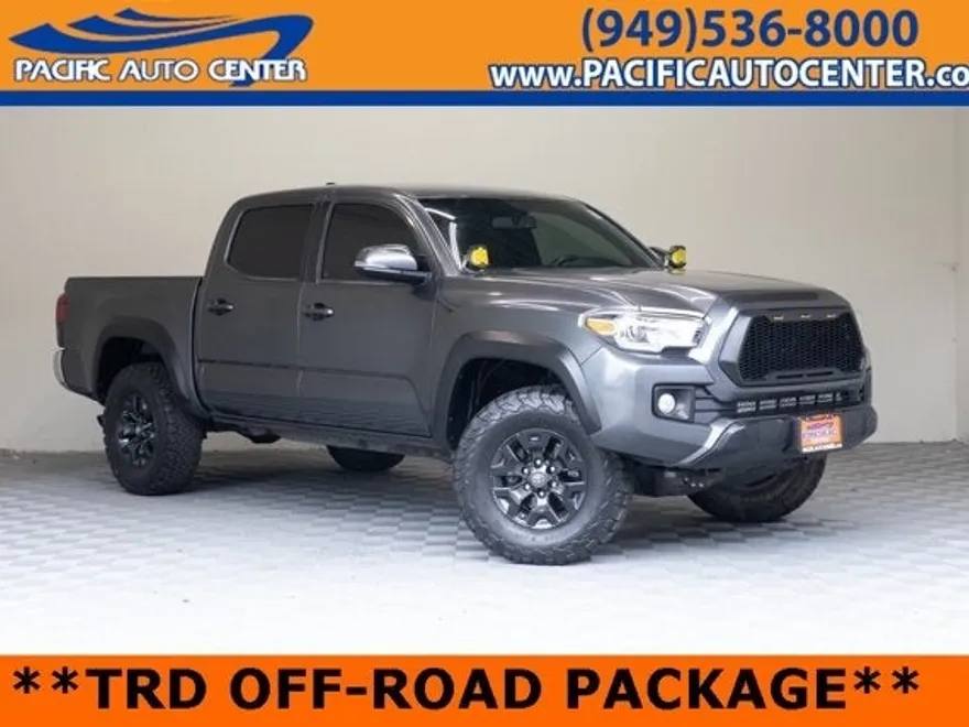2017 Toyota Tacoma SR5 photo 1