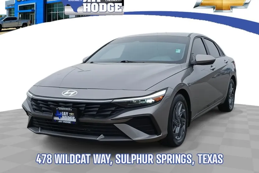 2024 Hyundai Elantra SEL photo 1