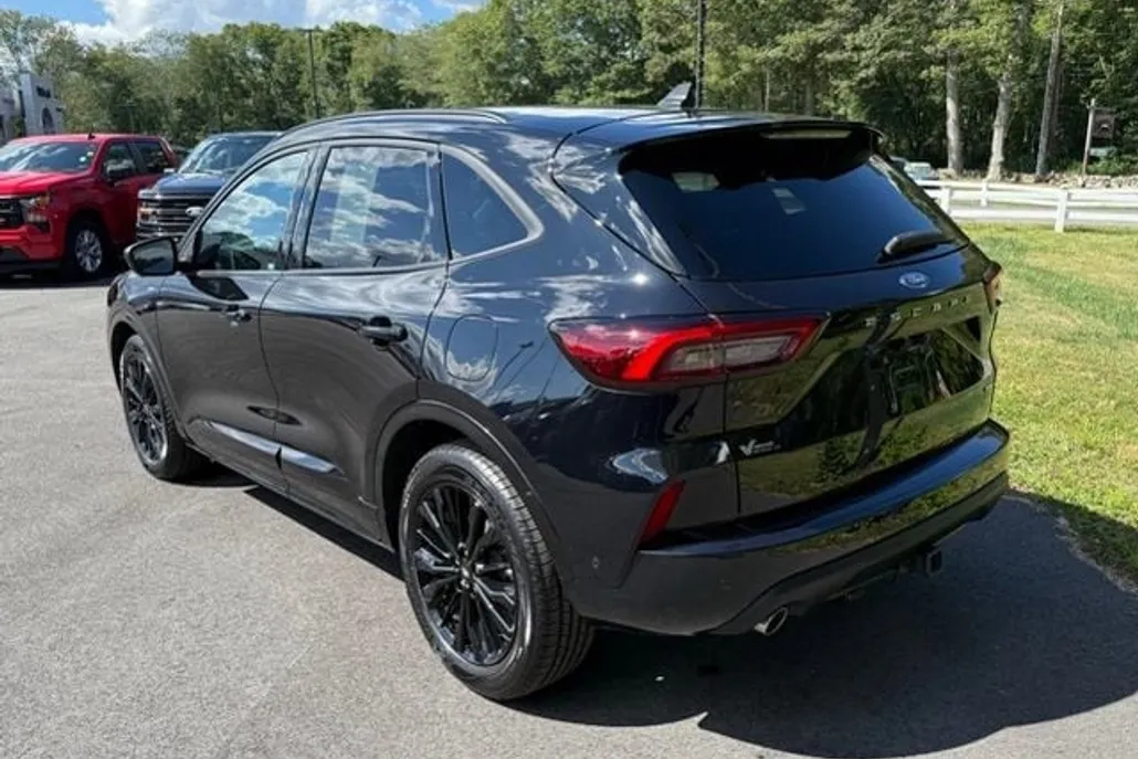 2023 Ford Escape ST-Line Elite photo 1