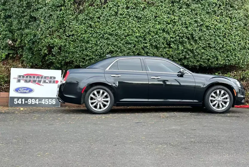 2018 Chrysler 300 Limited photo 1
