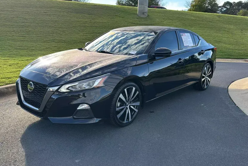 2021 Nissan Altima SR photo 1
