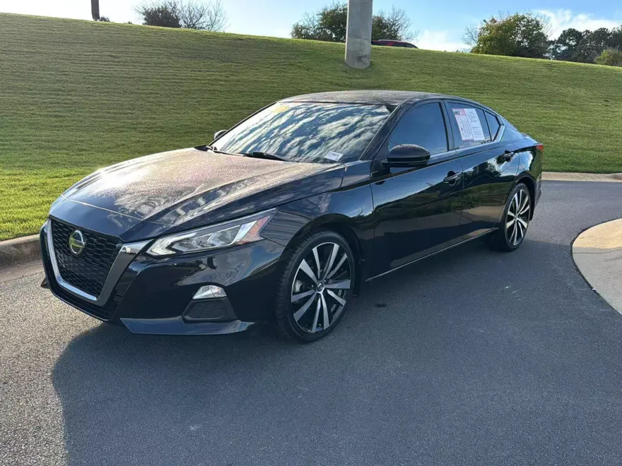 2021 Nissan Altima SR photo 1