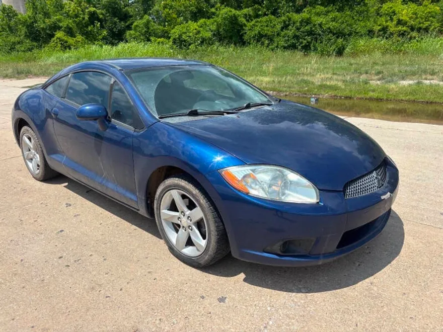 2009 Mitsubishi Eclipse GS photo 1