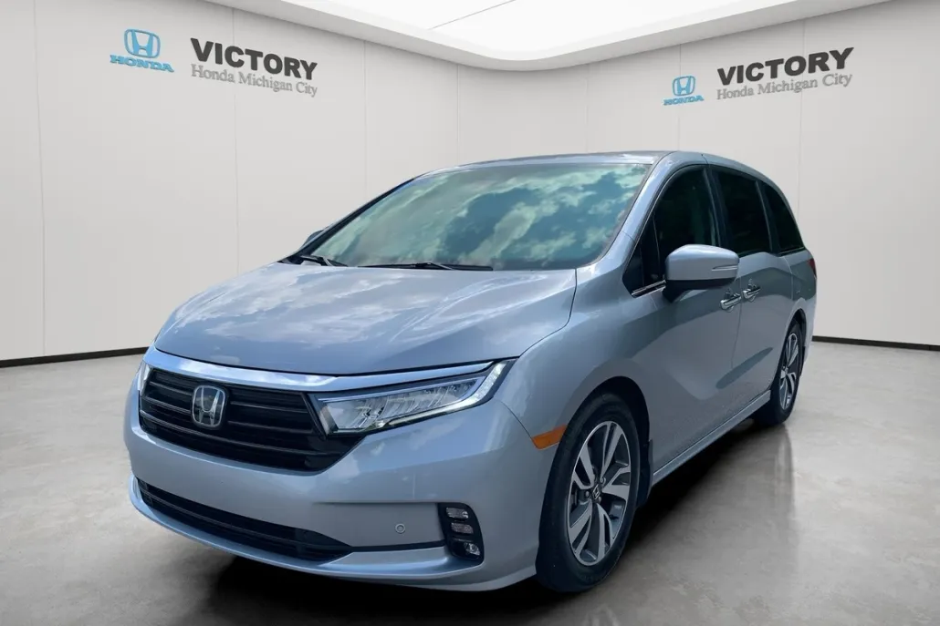 2023 Honda Odyssey Touring photo 1