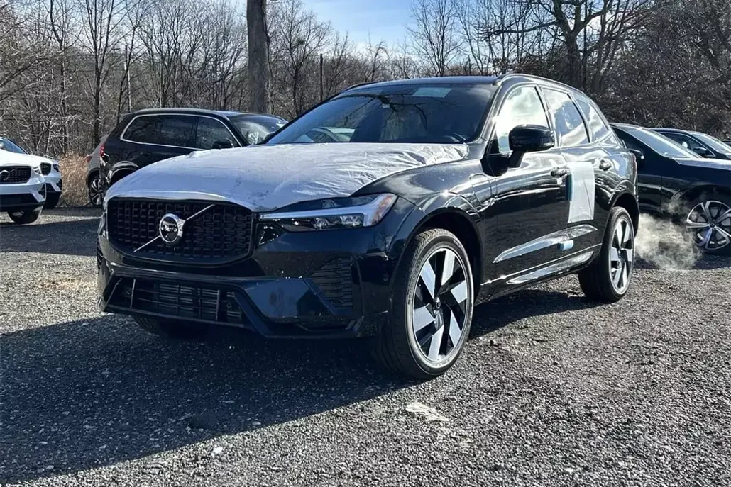 2025 Volvo XC60 Hybrid T8 Plus photo 1