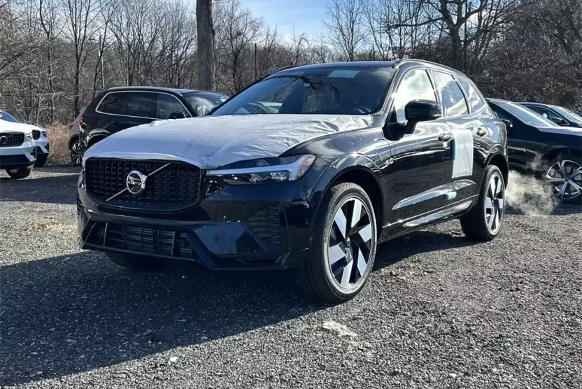 2025 Volvo XC60 Hybrid T8 Plus photo 1
