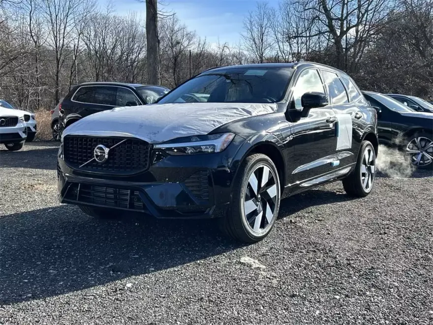 2025 Volvo XC60 Hybrid T8 Plus photo 1