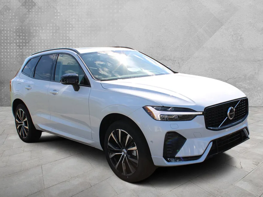 2025 Volvo XC60 B5 Plus photo 1