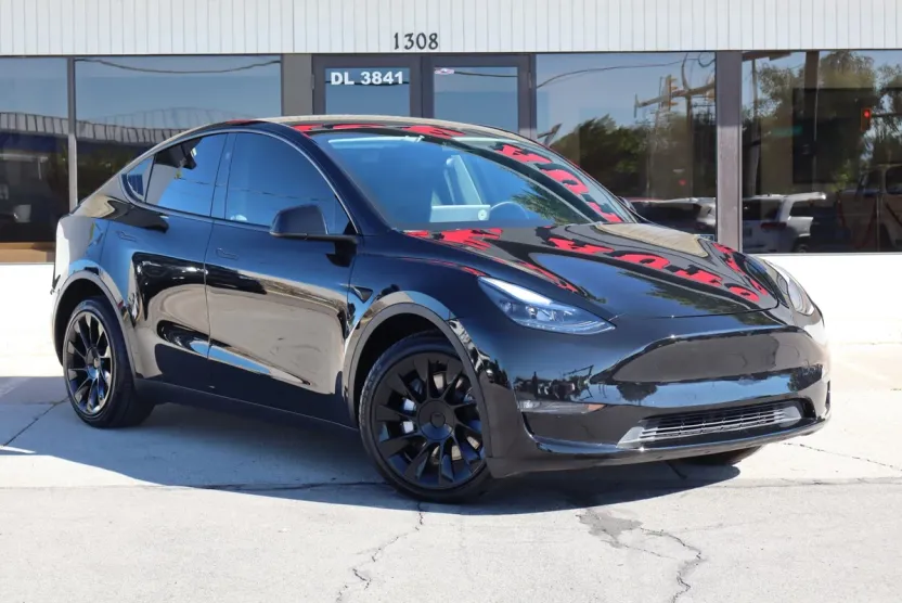 2024 Tesla Model Y Long Range photo 1