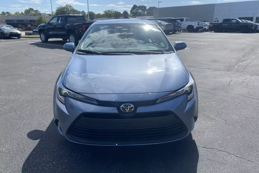 2026 Toyota Corolla LE photo 1