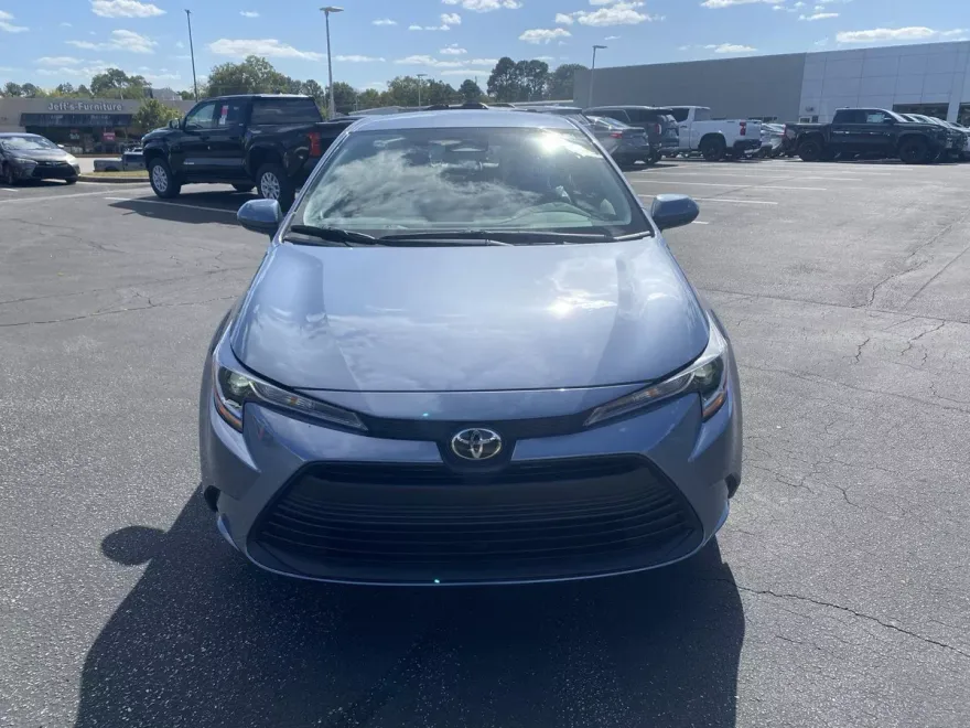 2026 Toyota Corolla LE photo 1