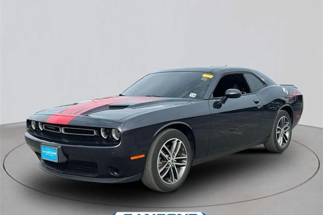2019 Dodge Challenger SXT photo 1