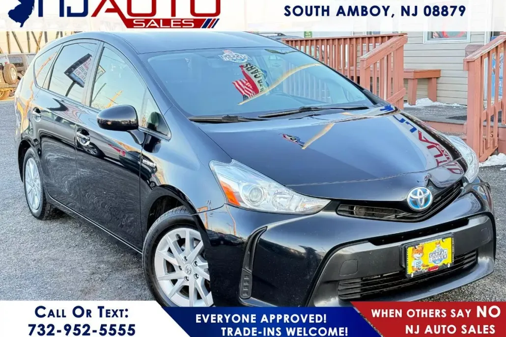 2016 Toyota Prius V Two photo 1
