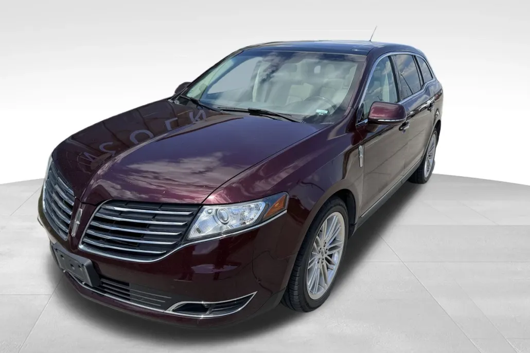 2019 Lincoln MKT Reserve photo 1