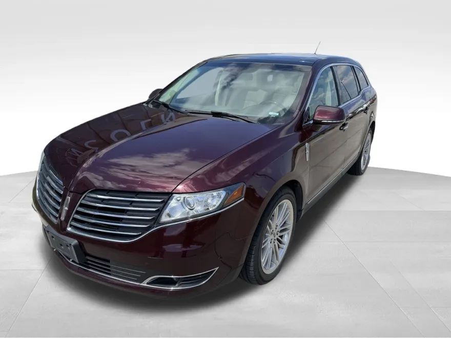 2019 Lincoln MKT Reserve photo 1