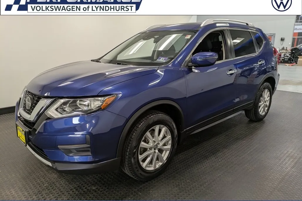 2019 Nissan Rogue SV photo 1