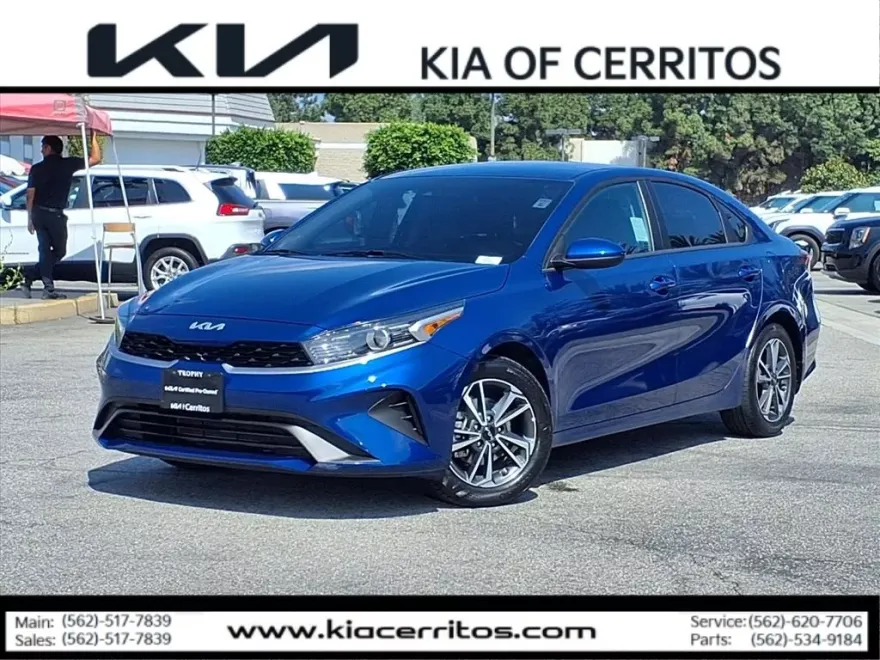 2023 Kia Forte LXS photo 1