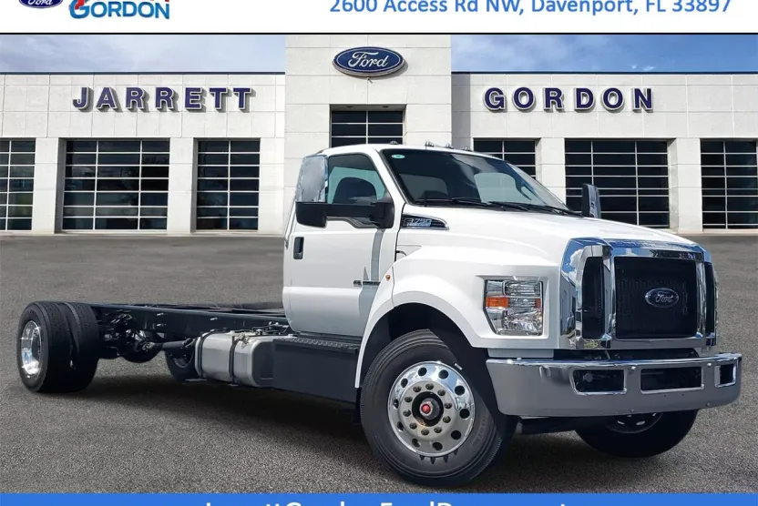 2025 Ford F-750 Base photo 1