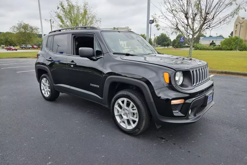 2022 Jeep Renegade Latitude photo 1