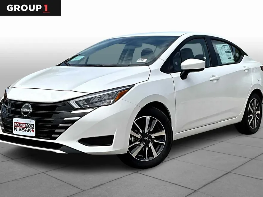 2025 Nissan Versa SV photo 1