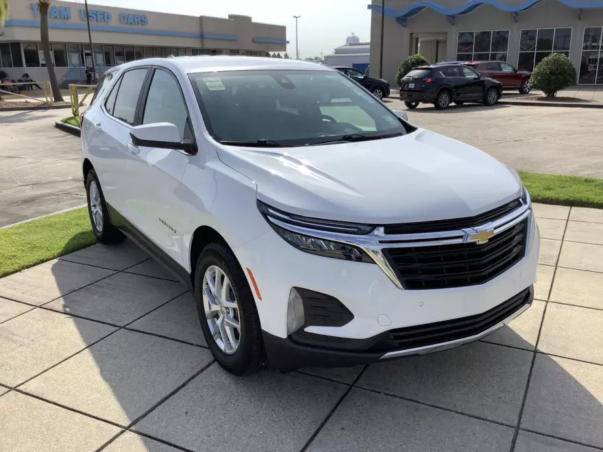 2024 Chevrolet Equinox LT photo 1