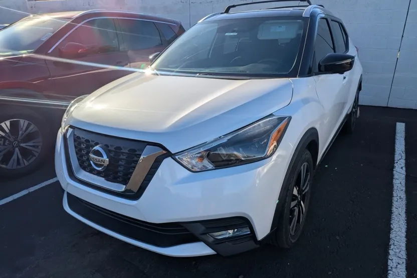 2018 Nissan Kicks SR photo 1