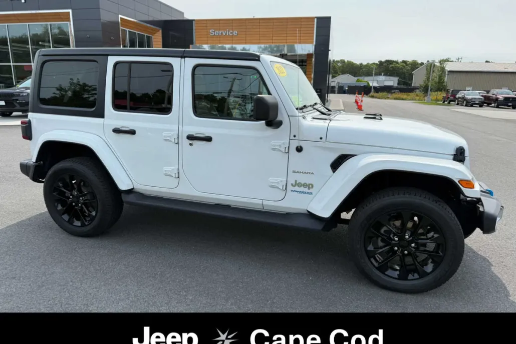 2022 Jeep Wrangler 4xe Unlimited Sahara photo 1