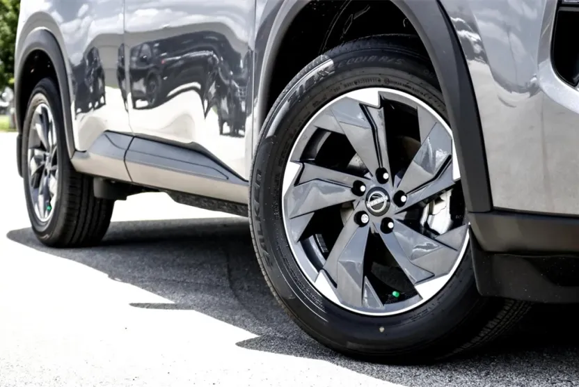 2025 Nissan Rogue SV photo 1