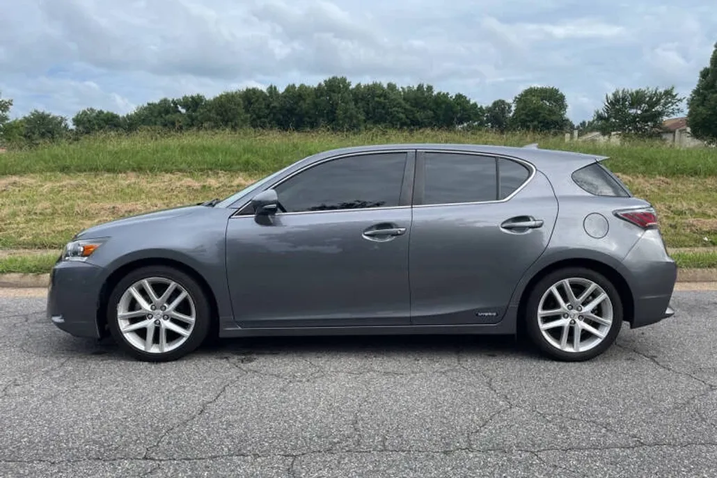 2014 Lexus CT 200h photo 1