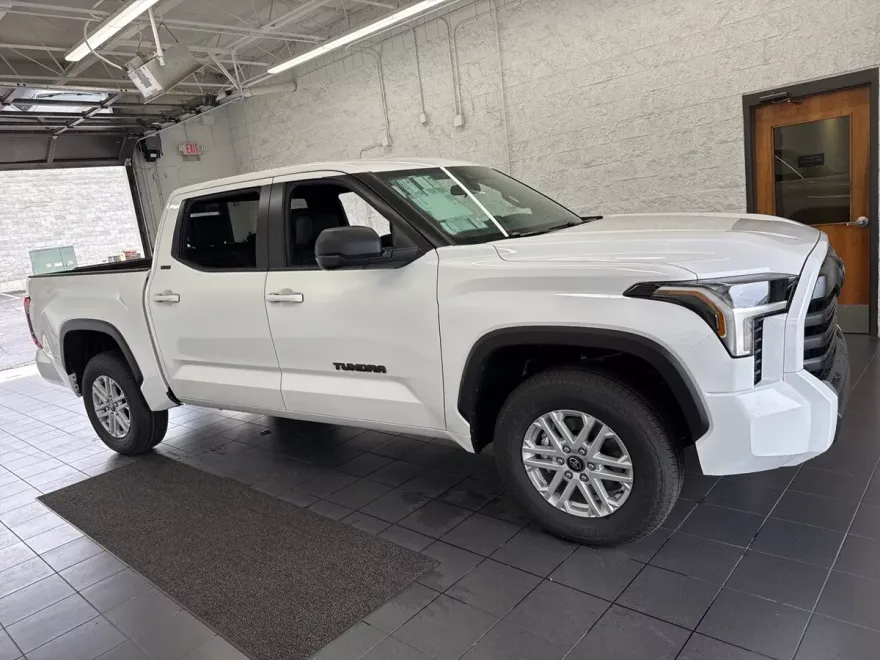 2026 Toyota Tundra SR5 photo 1